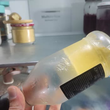 Bosch Buzdolabı Soğutucu Bölümünde Bulunan Yiyecekleri Donduruyor