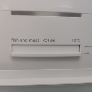 Bosch Buzdolabı Soğutucu Bölümünde Bulunan Yiyecekleri Donduruyor