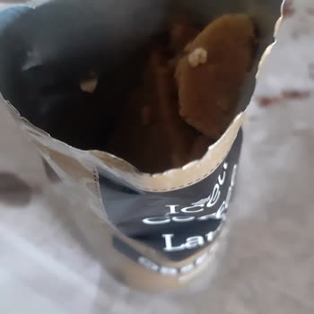 Obsesso Sütlü Kahvenin İçinden Çıkan Beyaz Parçacık