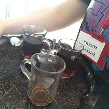 Milli Eğitim Bakanlığı (MEB) Nöbetçi Öğrencilere Çay Servisi Yaptırmak