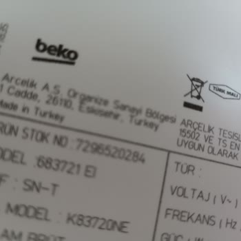 Beko Buzdolabı Araba Gibi Boya Atıyor, Kalitesiz Boya Kullanılmış.