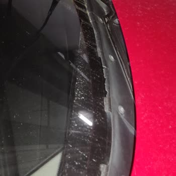 BMW F20 Ön Cam Altı Kauçuk Yıpranması