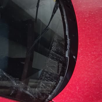 BMW F20 Ön Cam Altı Kauçuk Yıpranması