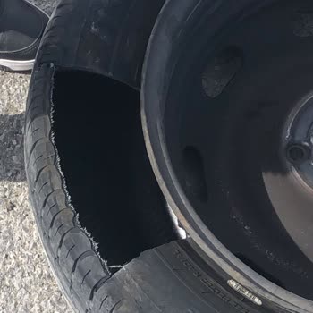 Petlas Lastik 150 Km Hızla Giderken Patladı