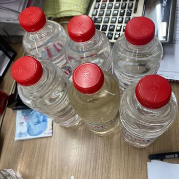 Hayat Su Paketten Çıkan Sarı Su