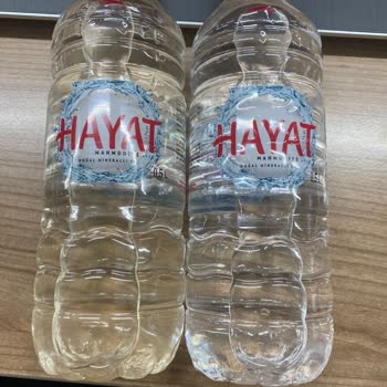 Hayat Su Paketten Çıkan Sarı Su