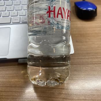 Hayat Su Paketten Çıkan Sarı Su