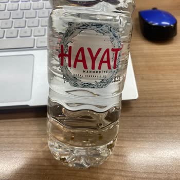 Hayat Su Paketten Çıkan Sarı Su