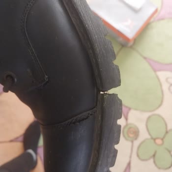 FLO Mağazası Kalitesiz Ayakkabı Satışı