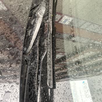 BMW Kronik Ön Cam Fitil (kauçuk) Eriyip Parçalanması