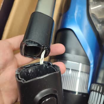 PHILIPS Ev Aletleri Philips Xc8049/01 Dikey Şarjlı Süpürge Kullanırken Birden Kırıldı.