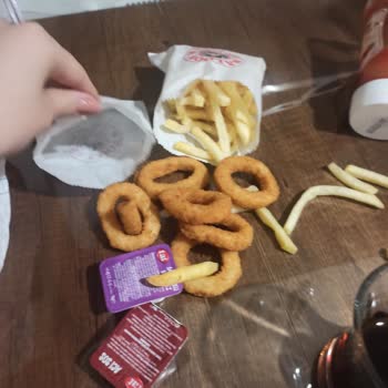 Yemeksepeti Saloon Burger Siparişim Yanlış Ve Eksik Geldi İlgilenmiyorlar!