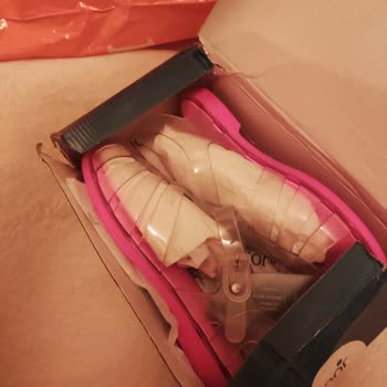 FLO Ayakkabı Aras Kargo Ve FLO 'dan Olağan Ustu Özensiz Ürün Teslimatı