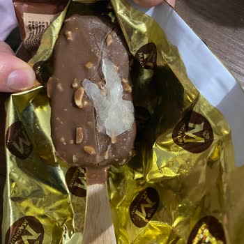 Magnum Dondurmanın Dışında Erimiş Buz Var