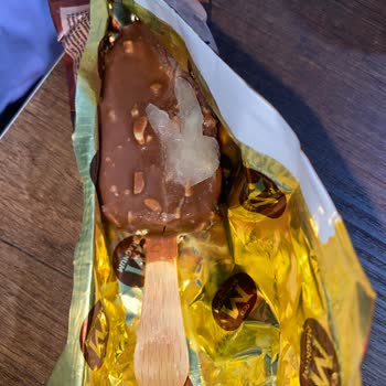 Magnum Dondurmanın Dışında Erimiş Buz Var