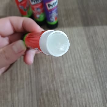 Migros Pritt Kapağı Açık Ve Kurumuştu