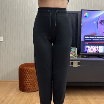 Brandy's Ve Calvin Klein'in Bir Paçası Kısa Eşofmanı Değiştirmemesi