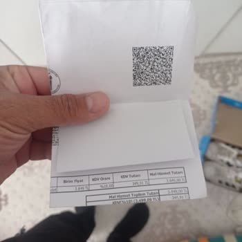 Adidas Superstarın 1. Aydan Dökülen Ve Yırtılan Ayakkabısı