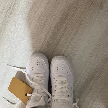 Nike Ön Tarafı Hatalı Ve Beden Yanlış