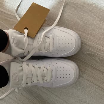 Nike Ön Tarafı Hatalı Ve Beden Yanlış