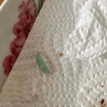 Kızılay Maden Suyunun İçindeki Keskin Parça