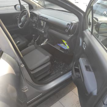 Booking.com Fails to Address Unauthorized Car Damage Charge Despite Police Report