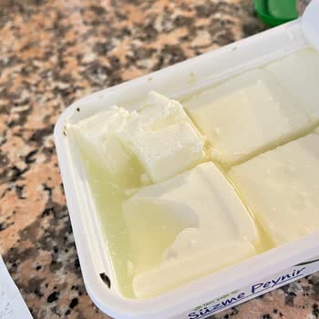 Pınar Et ve Süt Marketten Alınan Süzme Peynirde Küf Sorunu