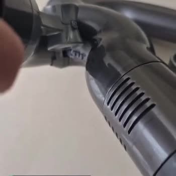 Dyson Absolute 2 Süpürgemin Tutma Kısmı Kırıldı