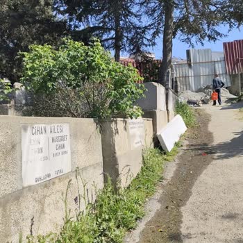 İBB - İstanbul Büyükşehir Belediyesi Mezarların Üzerine Basılıyor