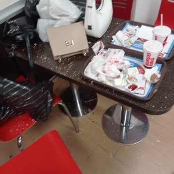 Burger King'te Başımıza Tavan Düştü!
