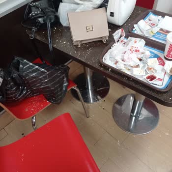 Burger King'te Başımıza Tavan Düştü!