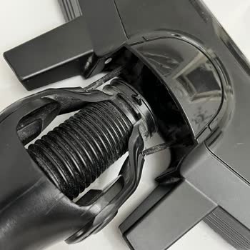 Bosch Şarjlı Süpürge Unlimited 6 Serisi Başlık Kırılması