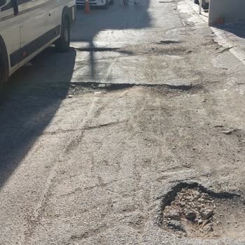 Buca Belediyesi İzmir-Buca 492/1 Sokakta Yol Bozukluğu