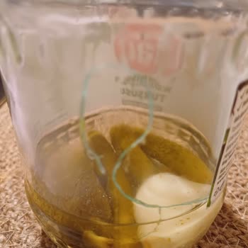 Tat Gıda Tat Marka Kornişon Turşunun İçinden Plastik Parça Çıktı.