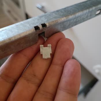 Samet A.Ş Çekmece Fren Mekanizmasının Plastik Aparatının Kırılması.