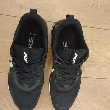 FLO Ayakkabı FLO Dan Aldığım Nike Gırç Gırç Diye Rahatsız Edici Ses Çıkarıyor.