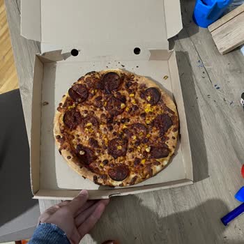 Pizza Hut Pizzam Kömür Olarak Geldi