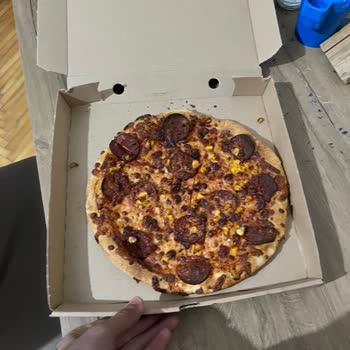 Pizza Hut Pizzam Kömür Olarak Geldi