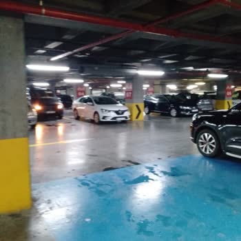 212 AVM Otopark Yerine Boş Varken