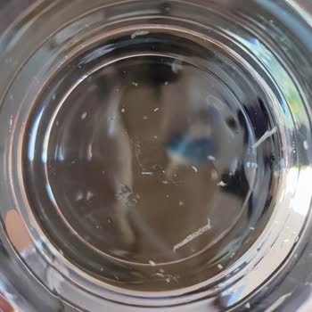 Buzdağı Su İçinde Yüzen Parçalar Var.