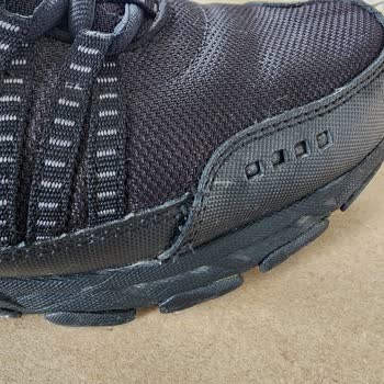 Skechers Dikişleri Açılan Spor Ayakkabısı İçin Hiçbir Şey Yapmadı.