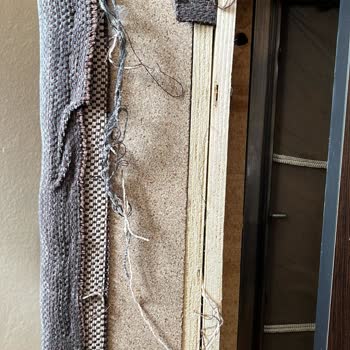 Kilim Mobilya Mağazasında Sıfır Diye 2. El Mi Satıyor!