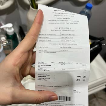 Mavi Jean Arka Cebinde Açılma Oldu