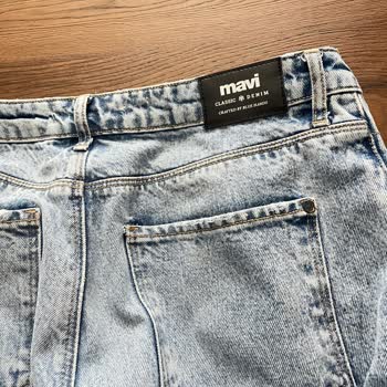 Mavi Jean Arka Cebinde Açılma Oldu