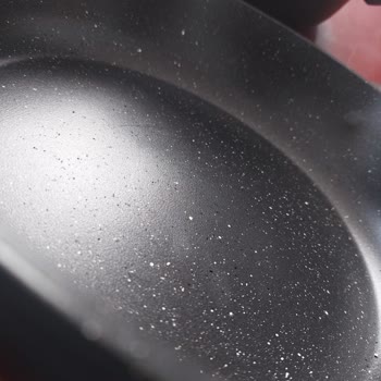 Gallery Crystal Aryıldız Marka Tava Yemeğe Boya Bıraktı!