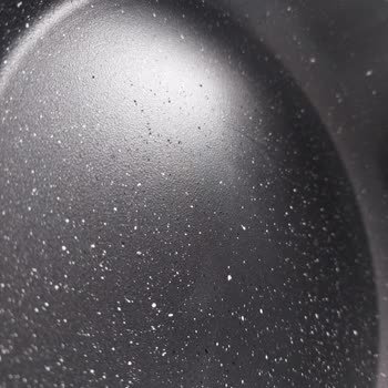 Gallery Crystal Aryıldız Marka Tava Yemeğe Boya Bıraktı!