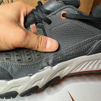 Skechers Spor Ayakkabı Üretim Hatasını Kabul Etmiyor