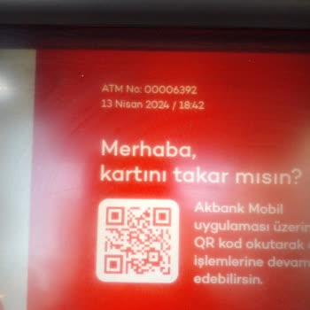 Akbank ATM Üstünden Parama El Koydu