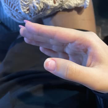 Bakırköy İpek Kirpik (By Selin Beauty) Manikür Sonrası Tırnak Sorunu