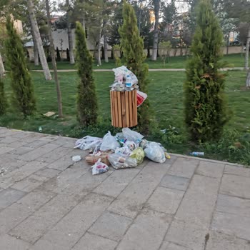 Sivas Belediyesi Yeni Millet Bahçesi Çok Kirli
